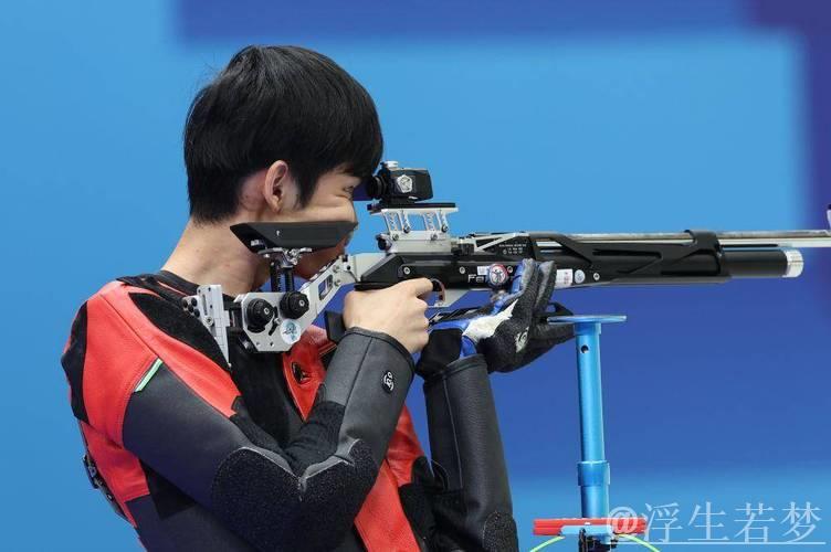 李豪摘得男子10米气步枪铜牌