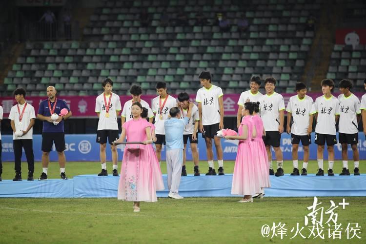 十五运会U16男足决赛落幕 北京队力克湖北队摘冠 十五运会U16男足决赛落幕 北京队力克湖北队摘冠